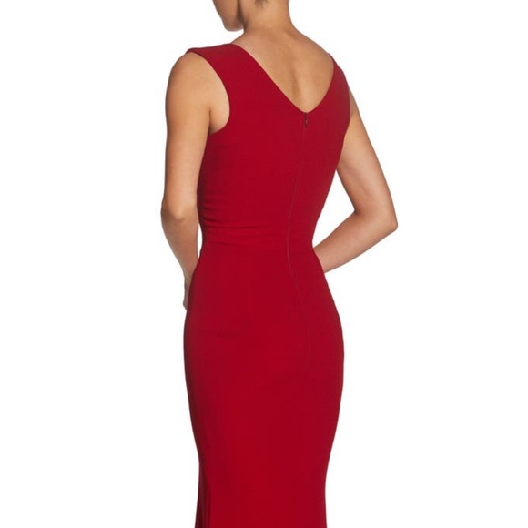 Dress the Population Sandra Plunge crepe trumpet gown - Picture 2 of 9